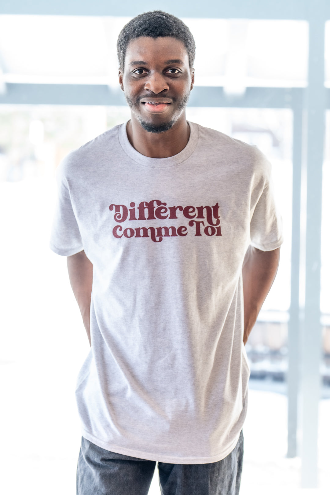 T-shirt col rond Différent comme toi - adulte - gris pâle
