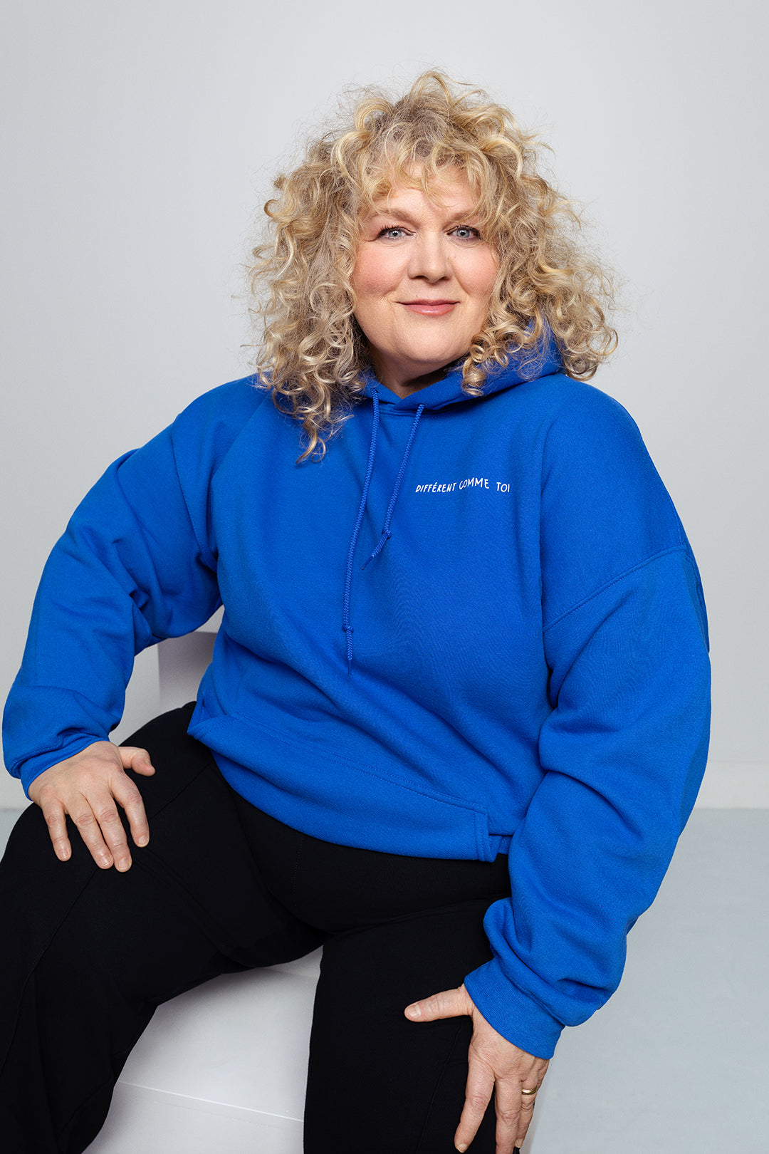 Molleton à capuchon Différent comme toi - adulte - bleu royal